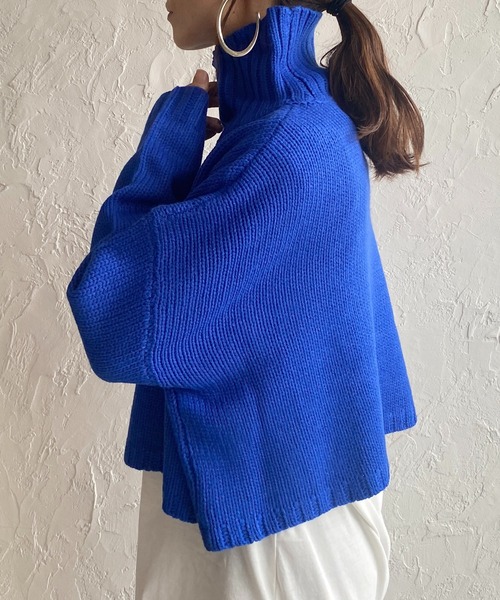 She's Closet(シーズクローゼット)の「タートルネック長袖ボリュームスリーブショート丈バルキーニットプルオーバー(ニット/セーター・レディース・ブラック/アイボリー/グリーン/オレンジ/ピンク/ブルー・FREE)」の4枚目の写真