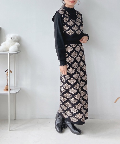 AS KNOW AS plus（アズノゥアズプラス）の「♪ダマスク柄ニットビスチェ（ベスト・レディース・ブラック/チャコールグレー/イエロー・FREE）」の15枚目の写真