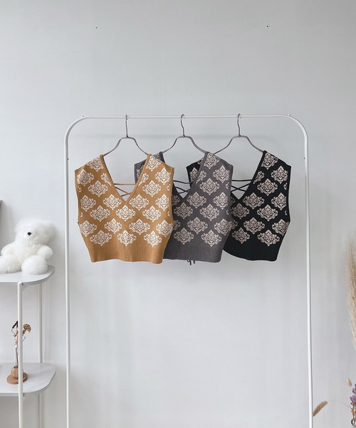 AS KNOW AS plus（アズノゥアズプラス）の「♪ダマスク柄ニットビスチェ（ベスト・レディース・ブラック/チャコールグレー/イエロー・FREE）」の5枚目の写真