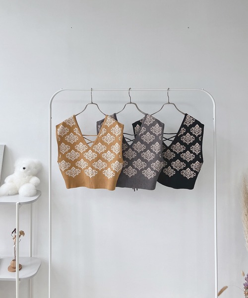 AS KNOW AS plus（アズノゥアズプラス）の「♪ダマスク柄ニットビスチェ（ベスト・レディース・ブラック/チャコールグレー/イエロー・FREE）」の8枚目の写真