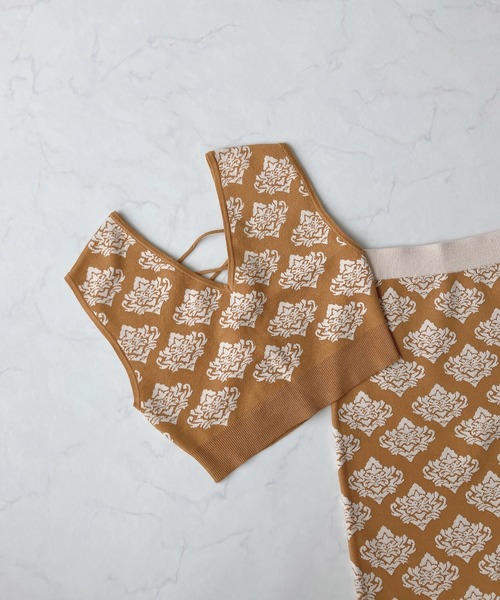 AS KNOW AS plus（アズノゥアズプラス）の「♪ダマスク柄ニットビスチェ（ベスト・レディース・ブラック/チャコールグレー/イエロー・FREE）」の20枚目の写真