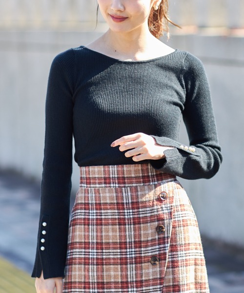 tocco closet（トッコ　クローゼット）の「前後２ＷＡＹ袖口パール付きリブニットプルオーバー（ニット/セーター・レディース・ブラック/オフホワイト/ピンクベージュ・M）」の5枚目の写真