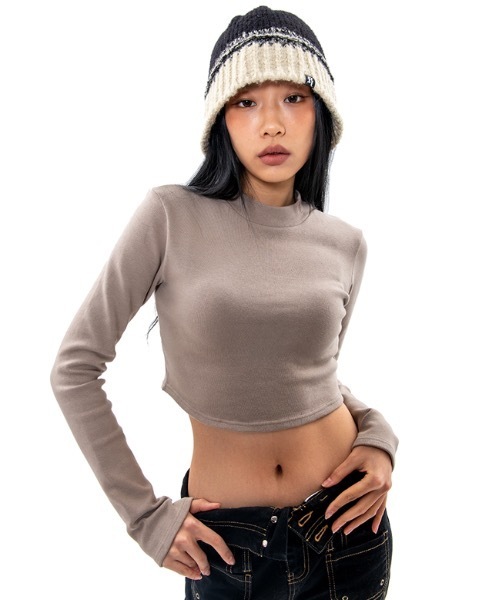 runningHIGH(ランニングハイ)の「【RUNNING HIGH 】クロップ モックネック スリム トップ / CROP MOCK NECK SLIM TOP(Tシャツ/カットソー・レディース・ホワイト/ブラック/ベージュ・FREE)」の1枚目の写真