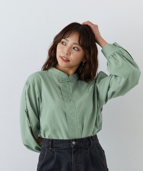 179/WG(イチナナキュウダブルジー)の「カンフー風袖スリットブラウス(シャツ/ブラウス・レディース・オフホワイト/ベージュ/グリーン/ブラック・MEDIUM)」の4枚目の写真