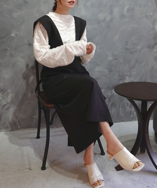 CORNERS(コーナーズ)の「Vネックロングジャンスカ(ジャンパースカート・レディース・ライトグレー/ブラック/グレイッシュベージュ・M)」の7枚目の写真