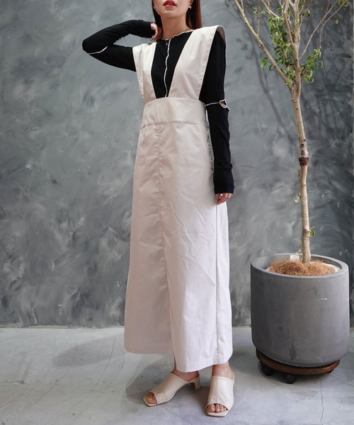 CORNERS(コーナーズ)の「Vネックロングジャンスカ(ジャンパースカート・レディース・ライトグレー/ブラック/グレイッシュベージュ・M)」の4枚目の写真