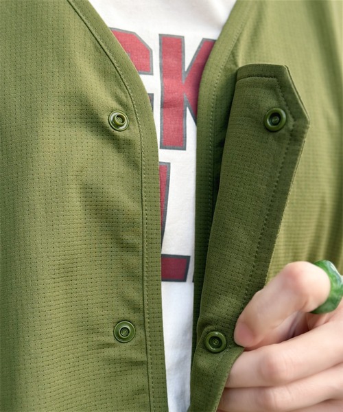 Java（ジャバ）の「《JaVaジャバ 別注》高機能素材AIR　GRID　TECH使用　吸水速乾・抗菌防臭フィッシャーマンベスト(セットアップ可能)（ベスト・メンズ・ブラック/カーキ/ブルー・LARGE/MEDIUM/SMALL/X-LARGE）」の8枚目の写真