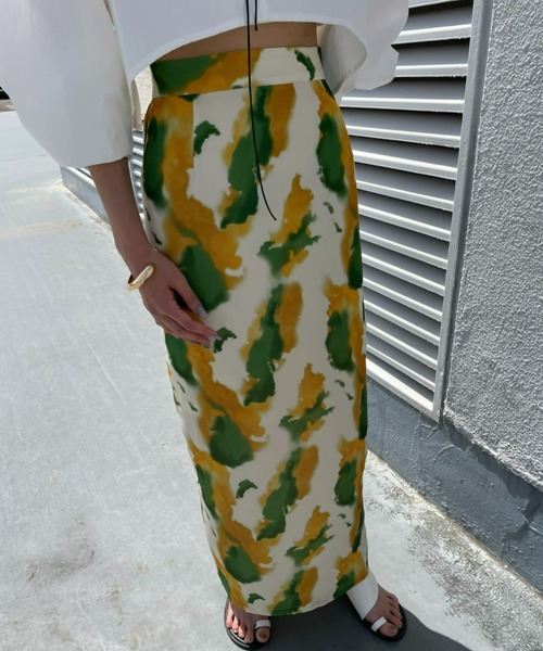 AIC.（エーアイシー）の「ニュアンスアートプリントロングスカート（スカート・レディース・ブルー/イエロー/ライトブラック・FREE）」の3枚目の写真