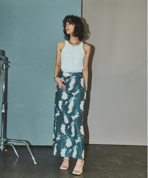 AIC.（エーアイシー）の「ニュアンスアートプリントロングスカート（スカート・レディース・ブルー/イエロー/ライトブラック・FREE）」の9枚目の写真