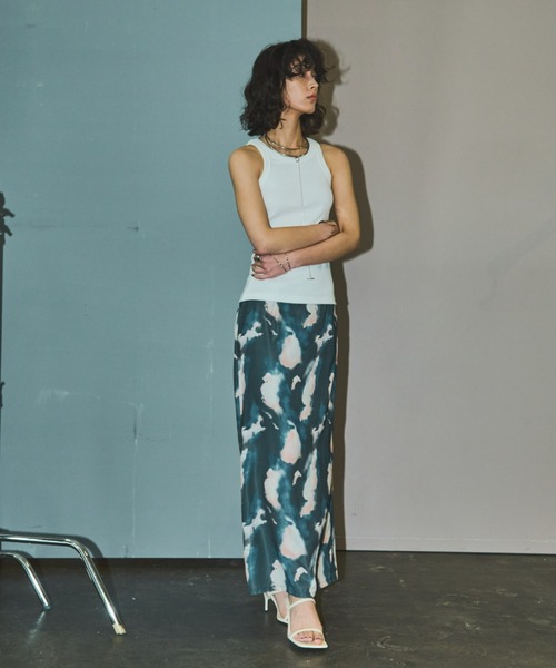 AIC.（エーアイシー）の「ニュアンスアートプリントロングスカート（スカート・レディース・ブルー/イエロー/ライトブラック・FREE）」の22枚目の写真