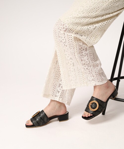 ESPERANZA(エスペランサ)の「ウッドライクバックルフラットミュールサンダル(サンダル・レディース・ブラック系8/グレー系4/ベージュ系8/アイボリー系8・S/LL/M/L)」の12枚目の写真