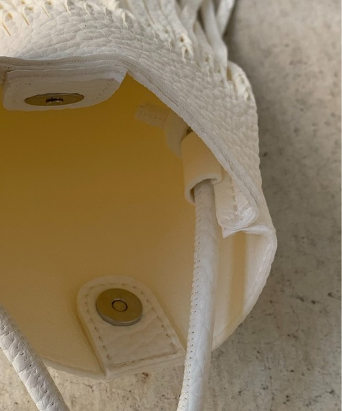 mi via loca（ミヴィアロカ）の「フリンジスマホショルダーバッグ（ショルダーバッグ・レディース・ブラック/キャメル/ホワイト・FREE）」の15枚目の写真