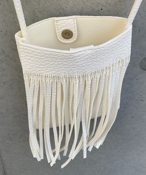mi via loca（ミヴィアロカ）の「フリンジスマホショルダーバッグ（ショルダーバッグ・レディース・ブラック/キャメル/ホワイト・FREE）」の16枚目の写真