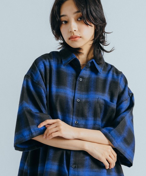 Ressaca（レサーカ）の「オーバーサイズ オンブレチェック半袖シャツ レギュラーカラー（シャツ/ブラウス・レディース・ブラック/ブルー/パープル/イエロー・M/L）」の2枚目の写真