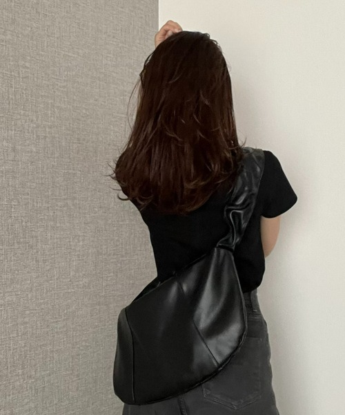 y/m by 村岡美里（イムバイムラオカミサト）の「ドローコードショルダーBAG（ショルダーバッグ・レディース・ブラウン/アイボリー/ブラック・FREE）」の16枚目の写真