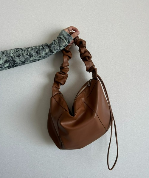 y/m by 村岡美里（イムバイムラオカミサト）の「ドローコードショルダーBAG（ショルダーバッグ・レディース・ブラウン/アイボリー/ブラック・FREE）」の11枚目の写真