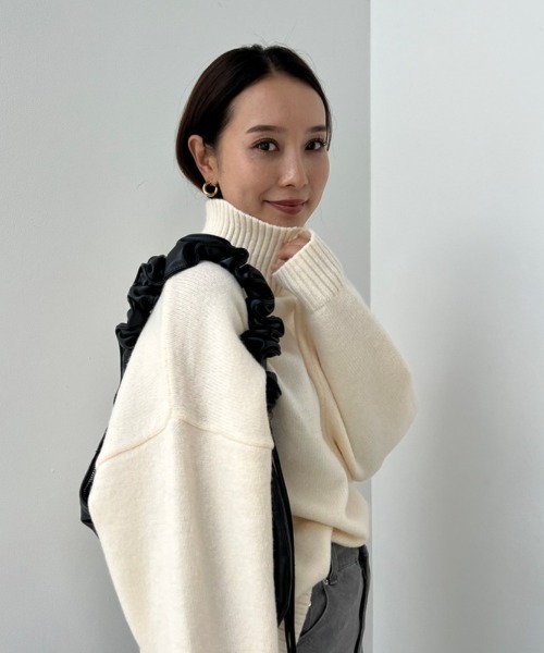 y/m by 村岡美里（イムバイムラオカミサト）の「ドローコードショルダーBAG（ショルダーバッグ・レディース・ブラウン/アイボリー/ブラック・FREE）」の5枚目の写真