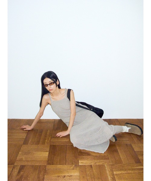 LAGUA GEM（ラグアジェム）の「LOW GAUGE KNIT キャミワンピース（ワンピース・レディース・オフホワイト/グレー/ブラック・FREE）」の18枚目の写真