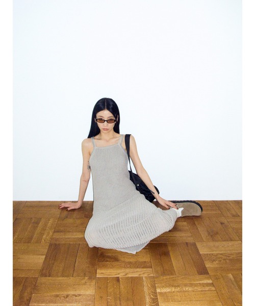 LAGUA GEM（ラグアジェム）の「LOW GAUGE KNIT キャミワンピース（ワンピース・レディース・オフホワイト/グレー/ブラック・FREE）」の19枚目の写真