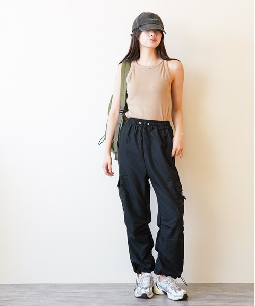 COMON+(コモンプラス)の「裾 スピンドル 付き レディースイージーカーゴパンツ(カーゴパンツ・レディース・チャコールグレー/ブラック/カーキ/ピンク/ベージュ・M/L/S/XL)」の9枚目の写真