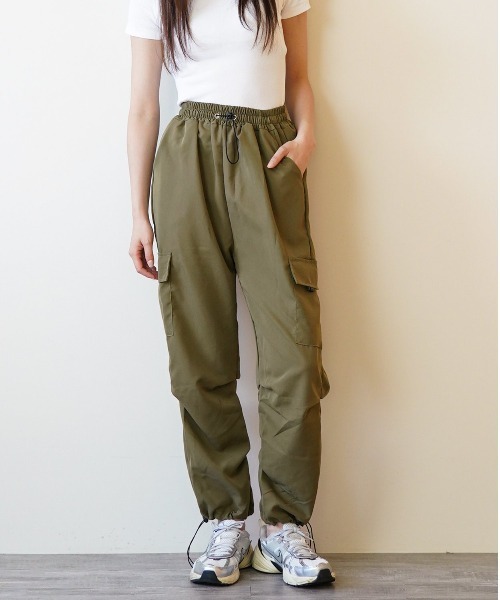 COMON+(コモンプラス)の「裾 スピンドル 付き レディースイージーカーゴパンツ(カーゴパンツ・レディース・チャコールグレー/ブラック/カーキ/ピンク/ベージュ・M/L/S/XL)」の11枚目の写真