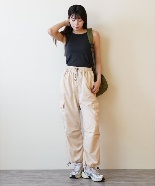COMON+(コモンプラス)の「裾 スピンドル 付き レディースイージーカーゴパンツ(カーゴパンツ・レディース・チャコールグレー/ブラック/カーキ/ピンク/ベージュ・M/L/S/XL)」の16枚目の写真