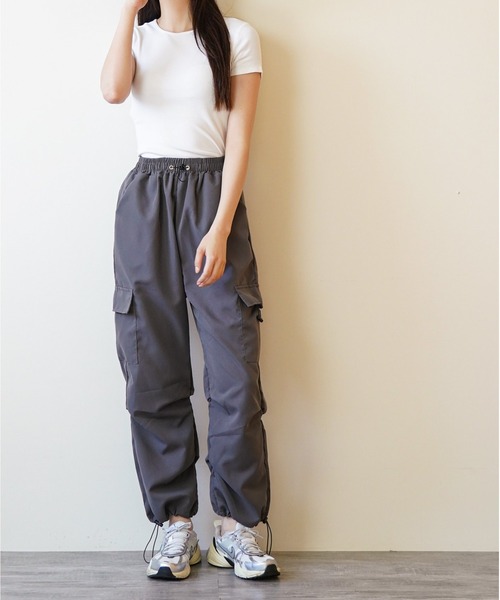 COMON+(コモンプラス)の「裾 スピンドル 付き レディースイージーカーゴパンツ(カーゴパンツ・レディース・チャコールグレー/ブラック/カーキ/ピンク/ベージュ・M/L/S/XL)」の20枚目の写真