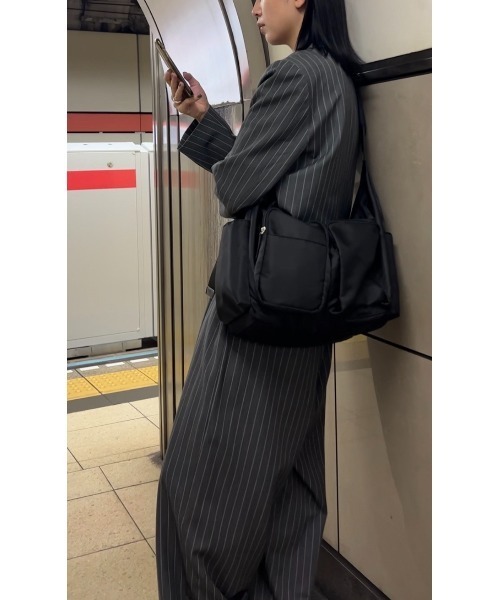 un/neu（アンノイ）の「ツイルポケットBIGボディバッグ/ 大容量 / マザーズバッグ / ペアレンツバッグ（ショルダーバッグ・レディース・ブラック/グレー/ブラウン・FREE）」の17枚目の写真