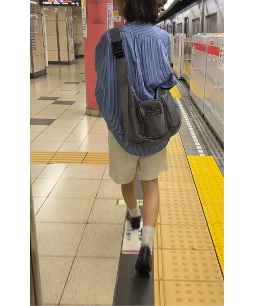 un/neu（アンノイ）の「ツイルポケットBIGボディバッグ/ 大容量 / マザーズバッグ / ペアレンツバッグ（ショルダーバッグ・レディース・ブラック/グレー/ブラウン・FREE）」の15枚目の写真