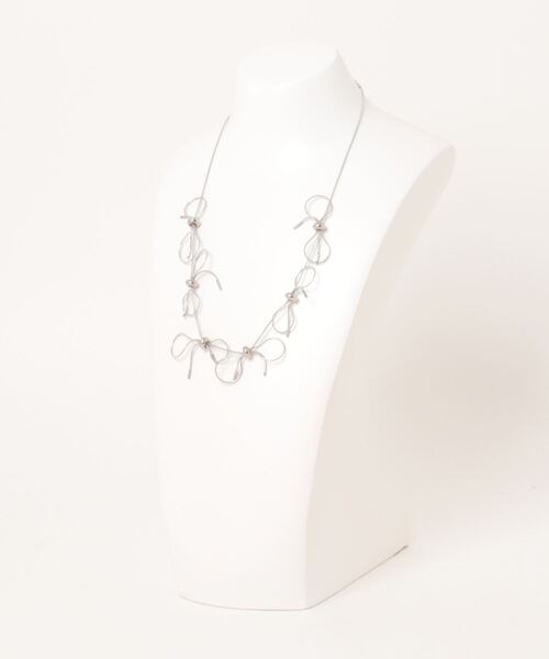 SPINNS（スピンズ）の「リボンメタルネックレス（ネックレス・レディース・シルバー・ONESIZE）」の2枚目の写真