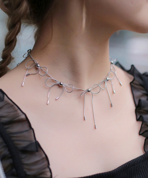 SPINNS（スピンズ）の「リボンメタルネックレス（ネックレス・レディース・シルバー・ONESIZE）」の6枚目の写真