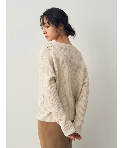 YECCA VECCA（イェッカヴェッカ）の「ダイヤ柄ケーブル編みニット（ニット/セーター・レディース・パープル/グレー/アイボリー・FREE）」の8枚目の写真