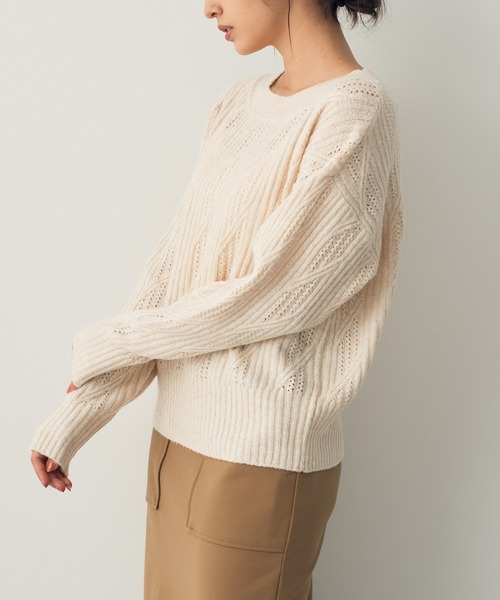 YECCA VECCA（イェッカヴェッカ）の「ダイヤ柄ケーブル編みニット（ニット/セーター・レディース・パープル/グレー/アイボリー・FREE）」の2枚目の写真