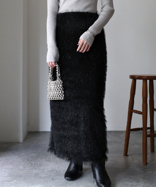 Riberry(リベリー)の「シャギーフリンジラメタイトスカート(スカート・レディース・アイボリー/ブラック・MEDIUM)」の12枚目の写真