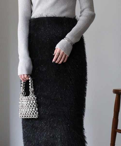Riberry(リベリー)の「シャギーフリンジラメタイトスカート(スカート・レディース・アイボリー/ブラック・MEDIUM)」の5枚目の写真