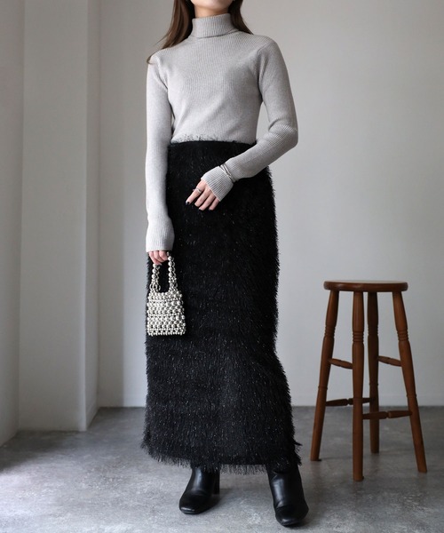 Riberry(リベリー)の「シャギーフリンジラメタイトスカート(スカート・レディース・アイボリー/ブラック・MEDIUM)」の3枚目の写真