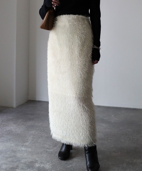 Riberry(リベリー)の「シャギーフリンジラメタイトスカート(スカート・レディース・アイボリー/ブラック・MEDIUM)」の7枚目の写真