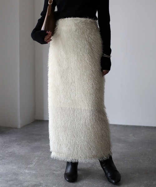 Riberry(リベリー)の「シャギーフリンジラメタイトスカート(スカート・レディース・アイボリー/ブラック・MEDIUM)」の15枚目の写真