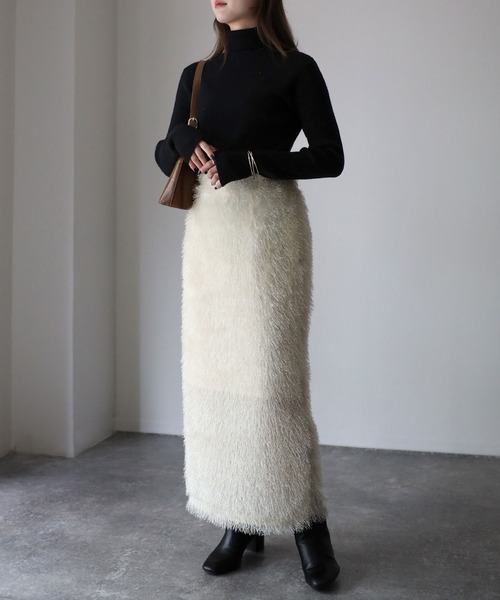 Riberry(リベリー)の「シャギーフリンジラメタイトスカート(スカート・レディース・アイボリー/ブラック・MEDIUM)」の11枚目の写真