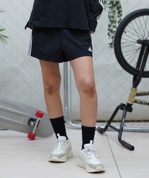 adidas（アディダス）の「adidas/アディダス ショートパンツ ユーティリティ セットアップ対応 ナイロン ETT58（その他パンツ・レディース・ブラック・XL/L/M）」の2枚目の写真