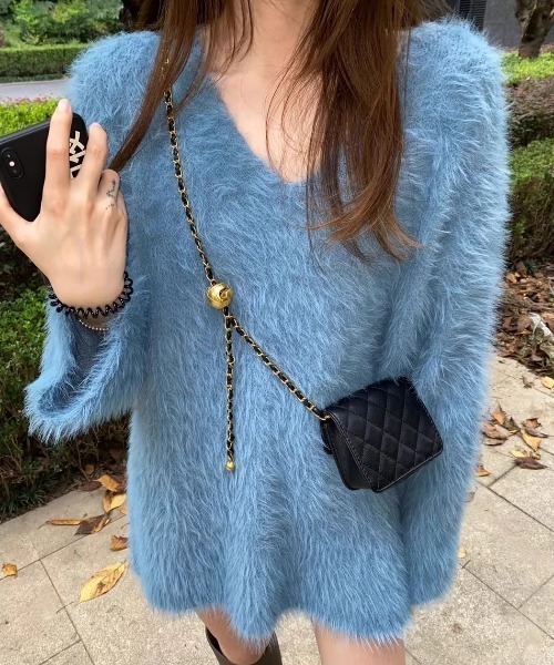 CELENA BEATS（セレナビーツ）の「シャギー Vネックニット（ニット/セーター・レディース・ホワイト/ブラック/ライトブルー・S/M/L）」の3枚目の写真