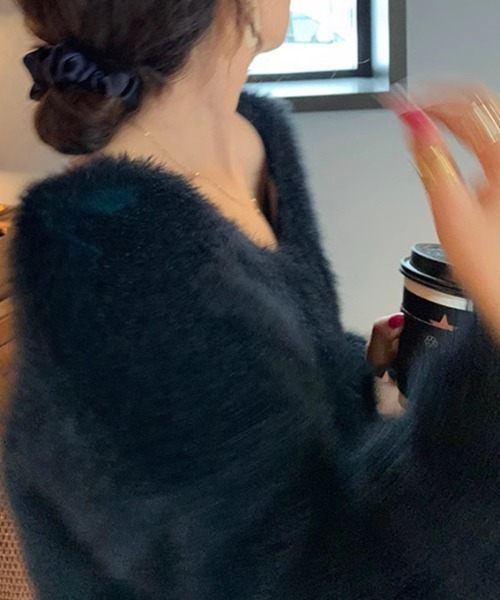 CELENA BEATS（セレナビーツ）の「シャギー Vネックニット（ニット/セーター・レディース・ホワイト/ブラック/ライトブルー・S/M/L）」の18枚目の写真