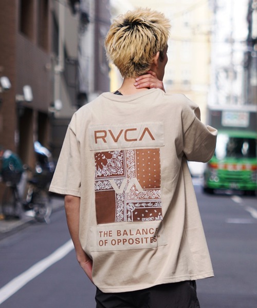 RVCA（ルーカ）の「RVCA/ルーカ 半袖Tee バンダナ柄 ボックスシルエット BE041-P21（Tシャツ/カットソー・メンズ・スミクロ/ベージュ/ホワイト/ブラック・L/M/S）」の8枚目の写真
