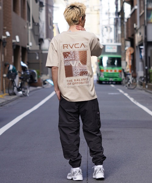 RVCA（ルーカ）の「RVCA/ルーカ 半袖Tee バンダナ柄 ボックスシルエット BE041-P21（Tシャツ/カットソー・メンズ・スミクロ/ベージュ/ホワイト/ブラック・L/M/S）」の11枚目の写真