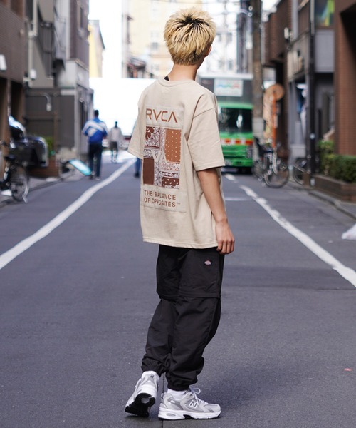 RVCA（ルーカ）の「RVCA/ルーカ 半袖Tee バンダナ柄 ボックスシルエット BE041-P21（Tシャツ/カットソー・メンズ・スミクロ/ベージュ/ホワイト/ブラック・L/M/S）」の18枚目の写真
