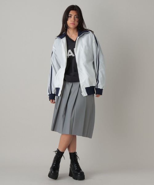 FOREVER 21(フォーエバー トゥエンティーワン)の「【2024SS】トラックジャケット(ブルゾン・レディース・ブラック/オフホワイト/ネイビー・FREE)」の5枚目の写真