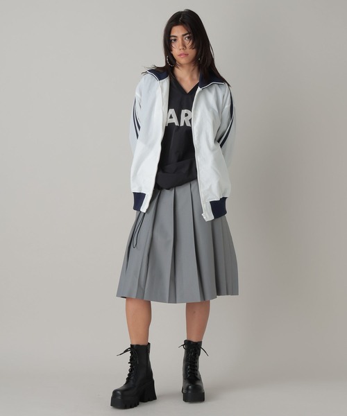 FOREVER 21(フォーエバー トゥエンティーワン)の「【2024SS】トラックジャケット(ブルゾン・レディース・ブラック/オフホワイト/ネイビー・FREE)」の4枚目の写真