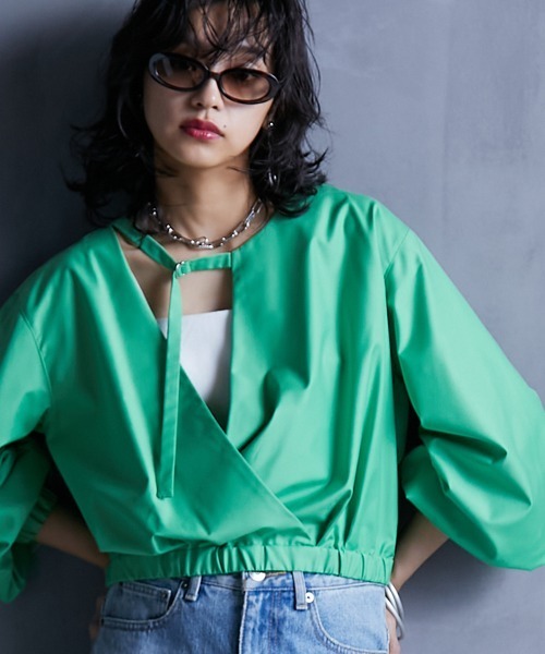 GEVS.(ジェイヴィス)の「<大きいサイズ> クロップド丈デザインブラウス GEVS.(シャツ/ブラウス・レディース・ブラック/グリーン・3L/4L/5L/L/LL)」の1枚目の写真