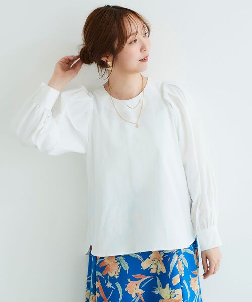 le.coeur blanc(ルクールブラン)の「モイストブロードショルダータックブラウス(シャツ/ブラウス・レディース・ネイビー/オフホワイト・38)」の5枚目の写真