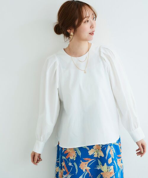 le.coeur blanc(ルクールブラン)の「モイストブロードショルダータックブラウス(シャツ/ブラウス・レディース・ネイビー/オフホワイト・38)」の3枚目の写真